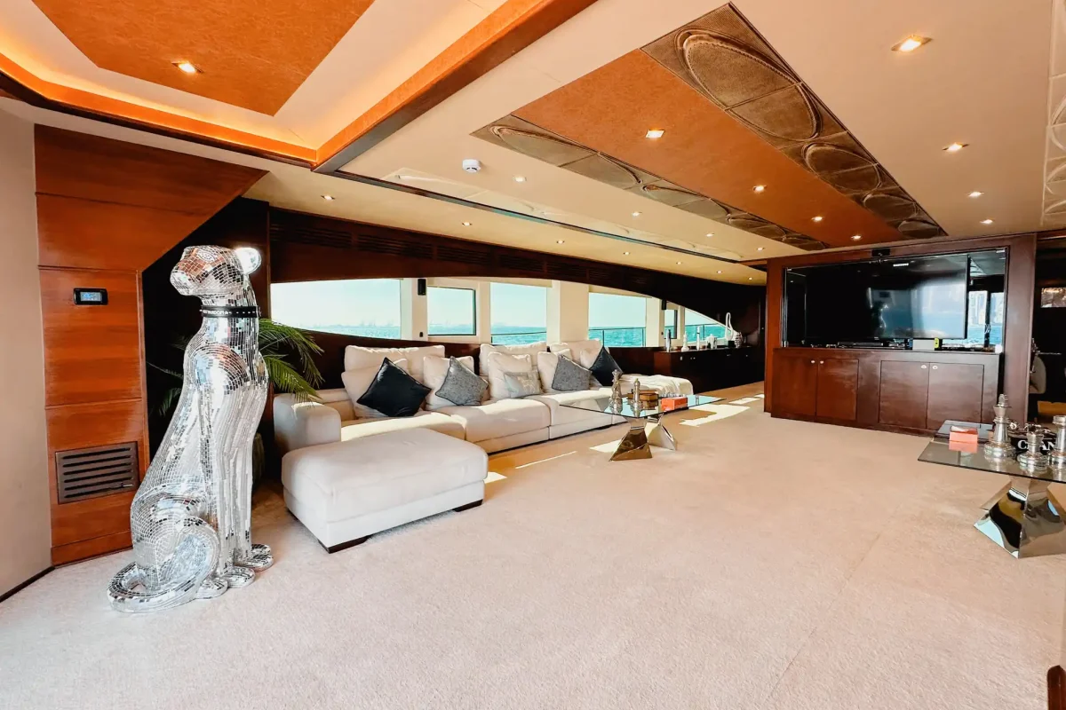 Dubai Yacht Stardom interior