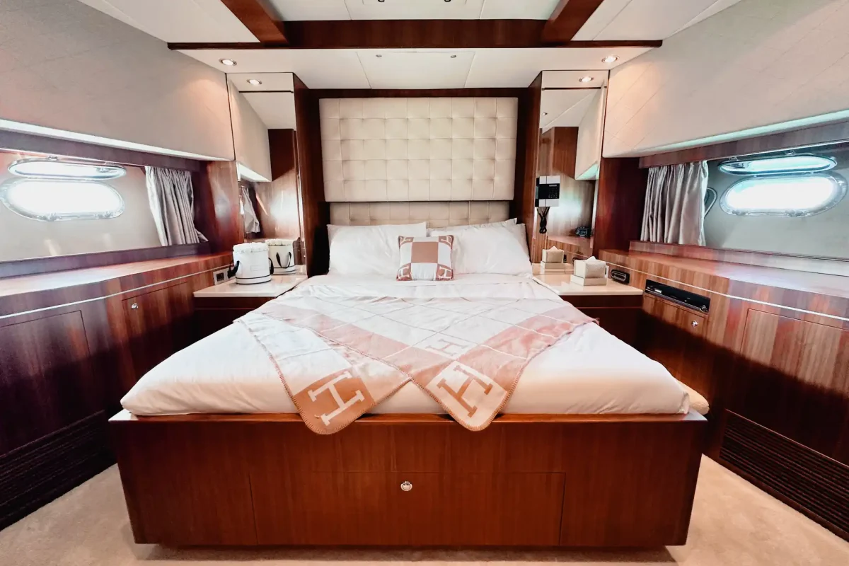 Dubai Yacht main cabin