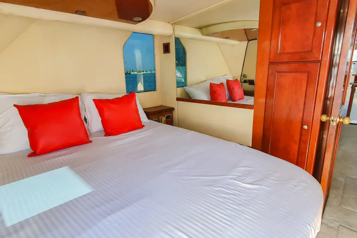 Dubai Yacht Pisces salon