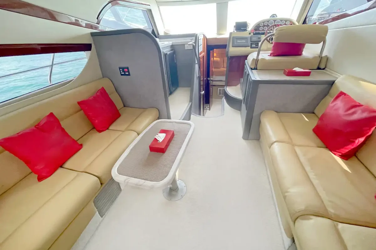 Dubai Yacht Orion salon