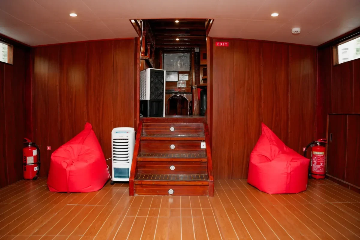 Dubai Yacht Azure main salon