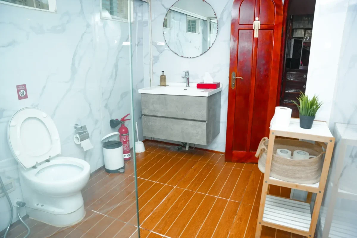 Dubai Yacht Azure bathroom