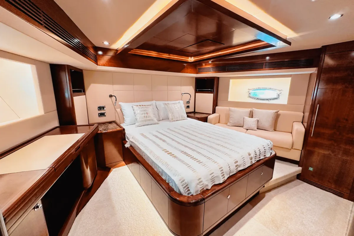 Dubai Yacht Solana bedroom