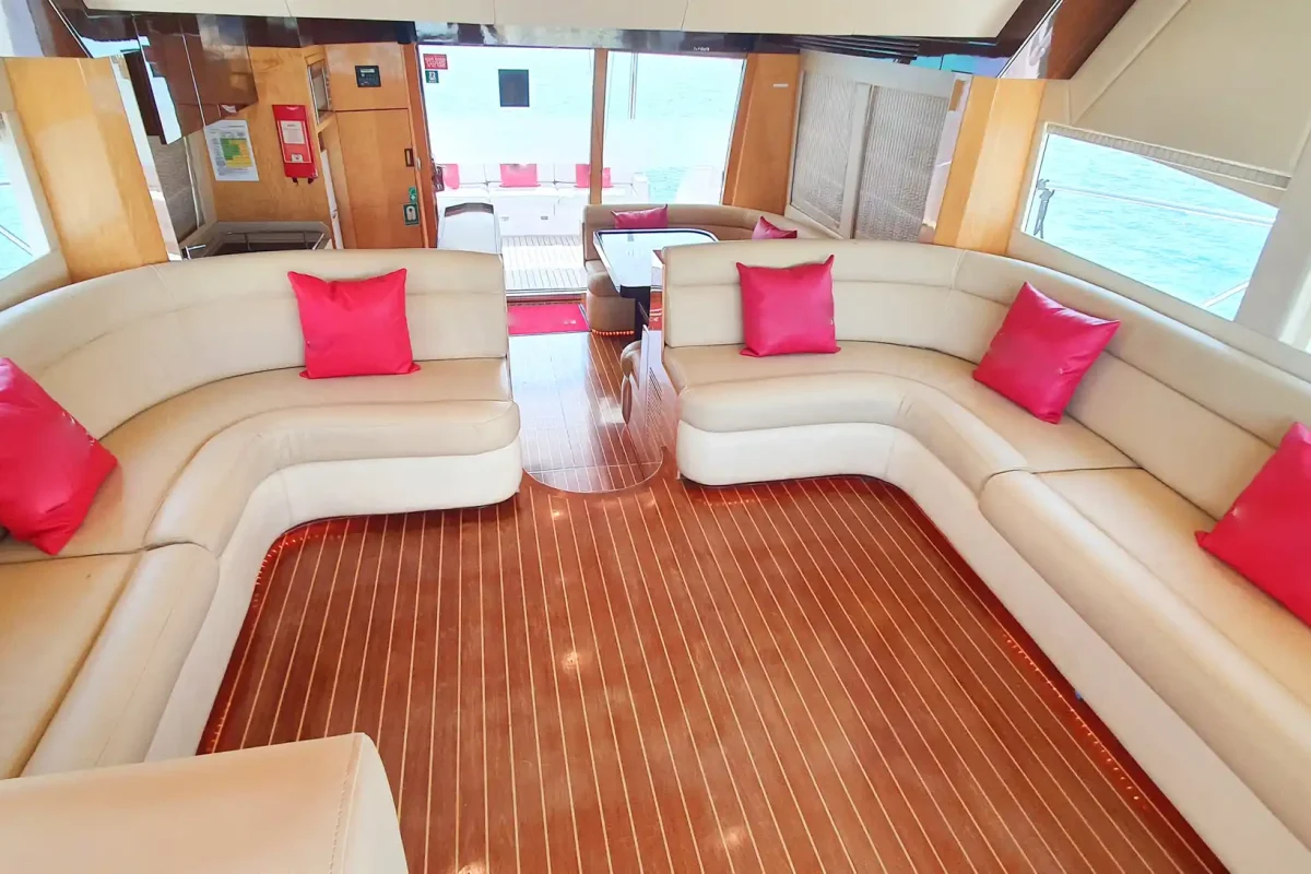 Dubai Yacht Iris soda