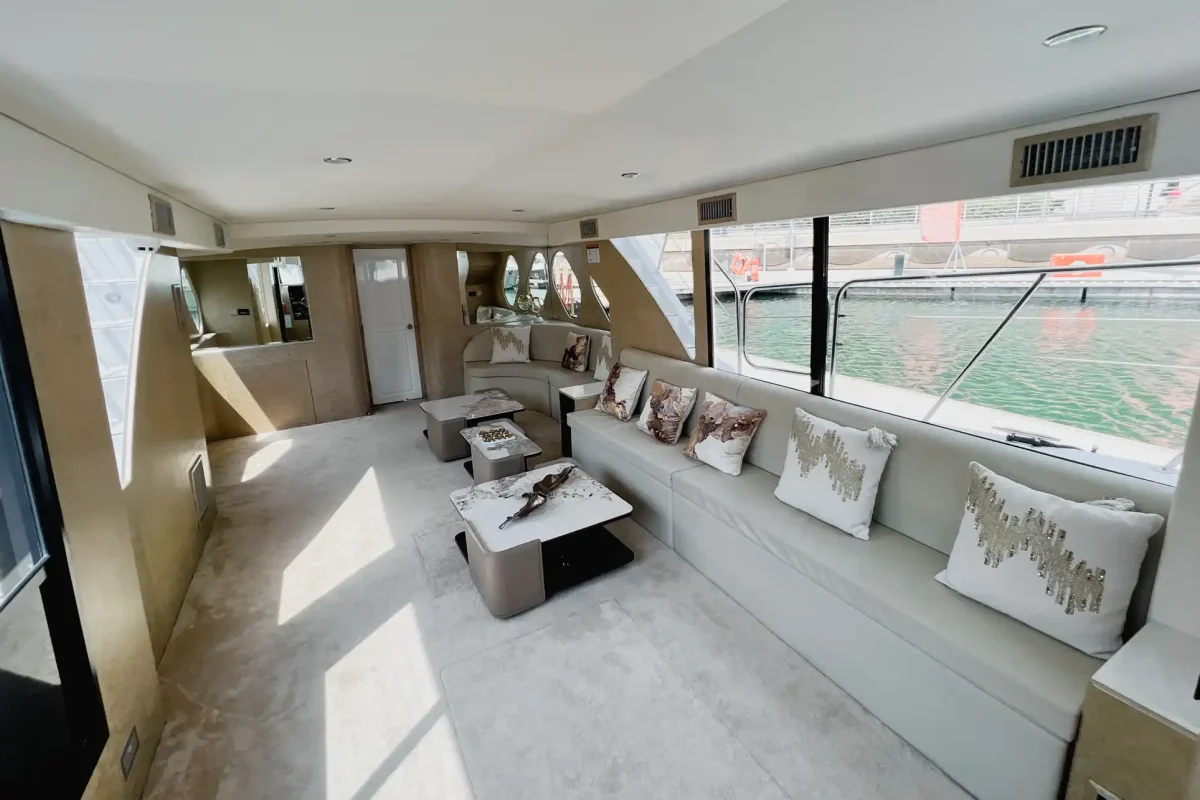 Dubai Yacht Aries salon
