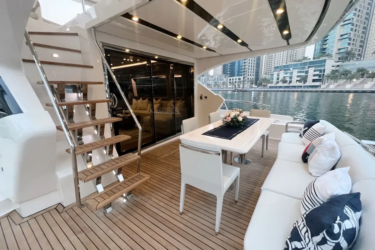 Dubai Vio Altar Ladder to Flybridge