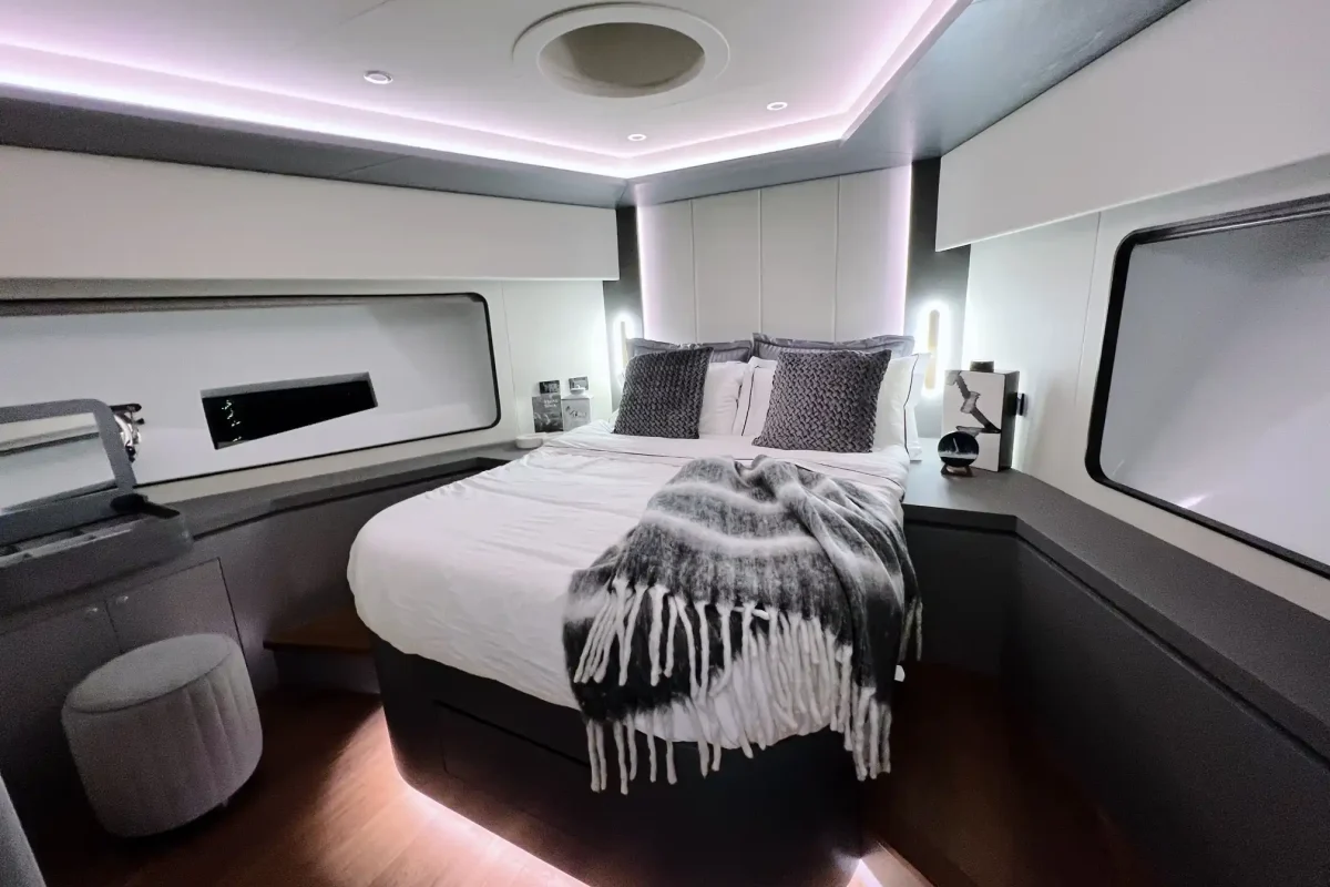 Dubai Vio Altar Bedroom